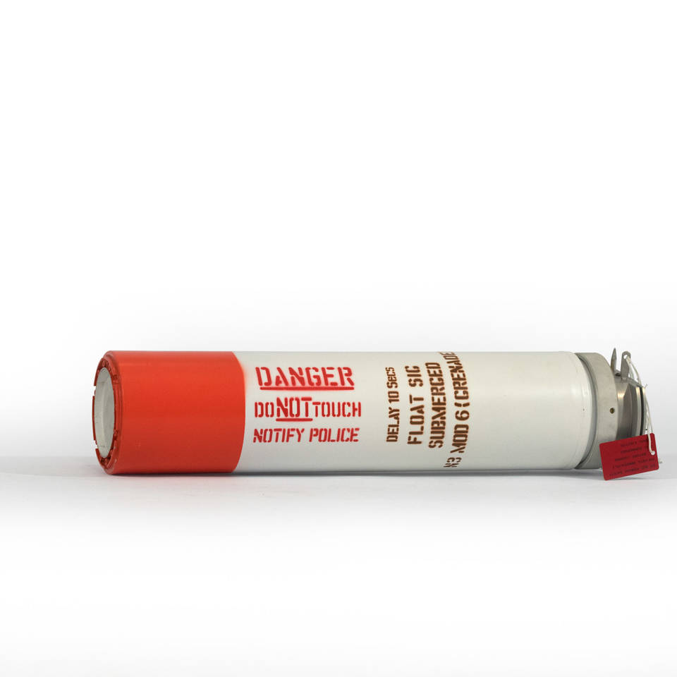 SUBMARINE LAUNCHED ROCKET SIGNAL RED / GREEN
